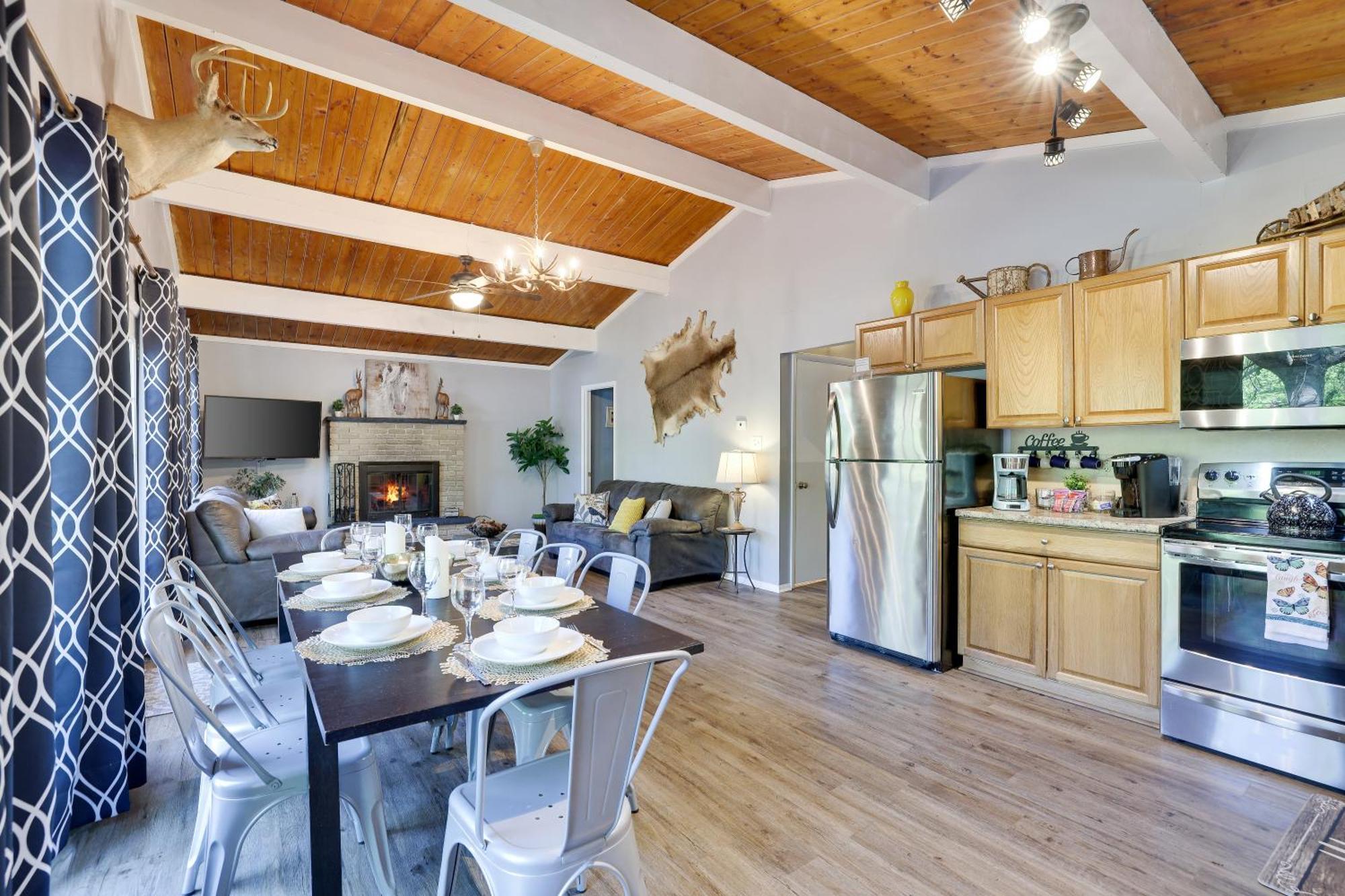 Chic And Stylish Home Hot Tub,4 Bedrooms, Game Movie Room, Firepit, Arcades, Playground On Site 2 Min Walk From Pool And Lake Tobyhanna Bagian luar foto
