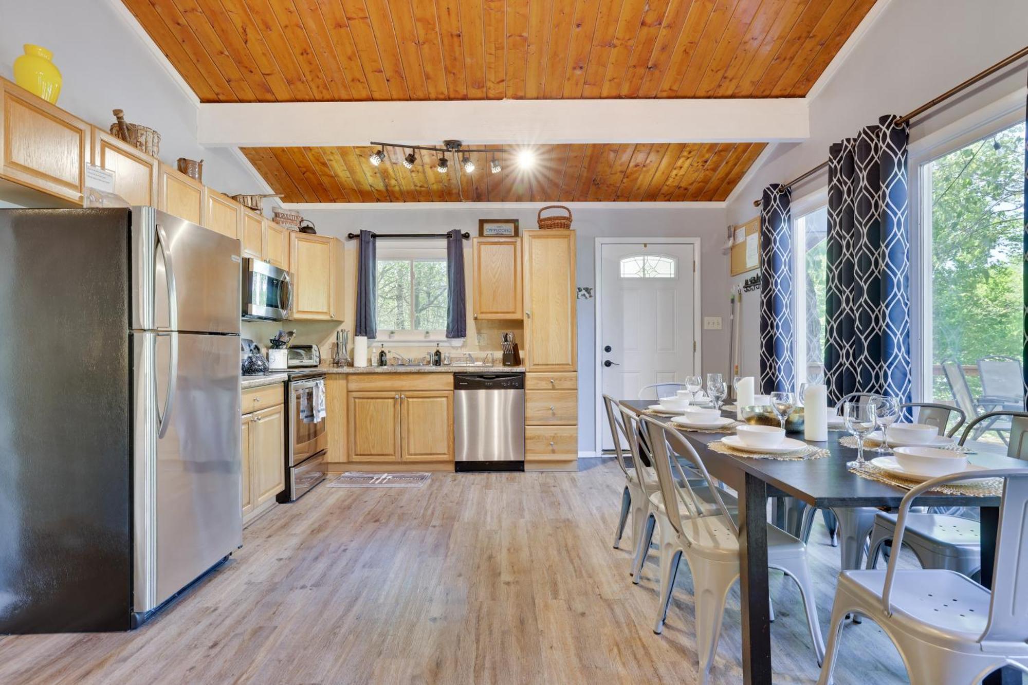 Chic And Stylish Home Hot Tub,4 Bedrooms, Game Movie Room, Firepit, Arcades, Playground On Site 2 Min Walk From Pool And Lake Tobyhanna Bagian luar foto