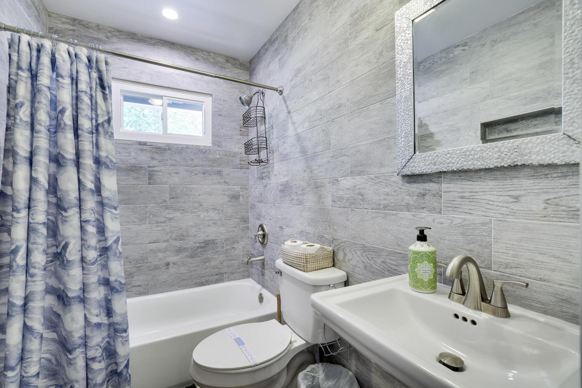 Chic And Stylish Home Hot Tub,4 Bedrooms, Game Movie Room, Firepit, Arcades, Playground On Site 2 Min Walk From Pool And Lake Tobyhanna Bagian luar foto