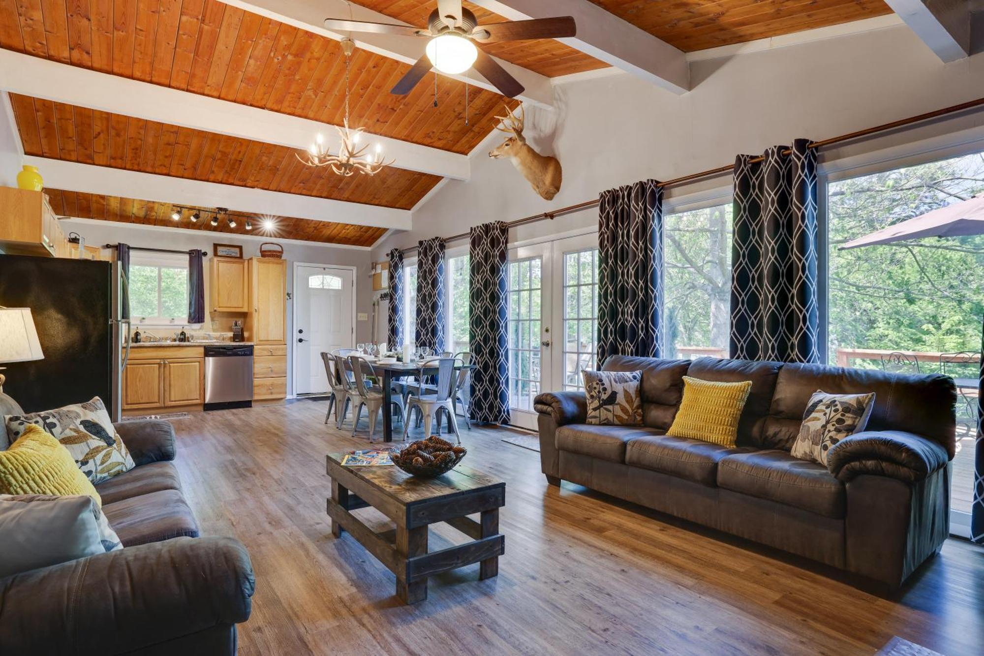 Chic And Stylish Home Hot Tub,4 Bedrooms, Game Movie Room, Firepit, Arcades, Playground On Site 2 Min Walk From Pool And Lake Tobyhanna Bagian luar foto