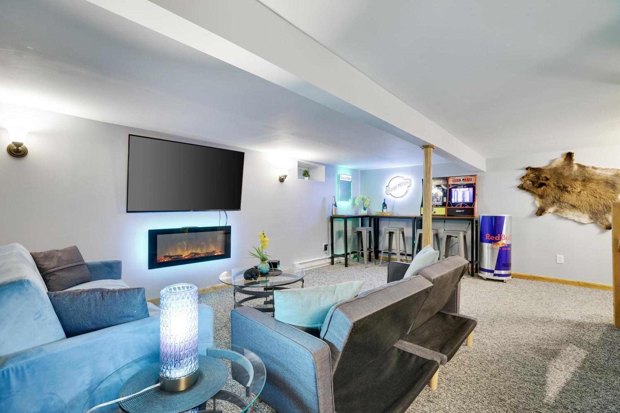 Chic And Stylish Home Hot Tub,4 Bedrooms, Game Movie Room, Firepit, Arcades, Playground On Site 2 Min Walk From Pool And Lake Tobyhanna Bagian luar foto