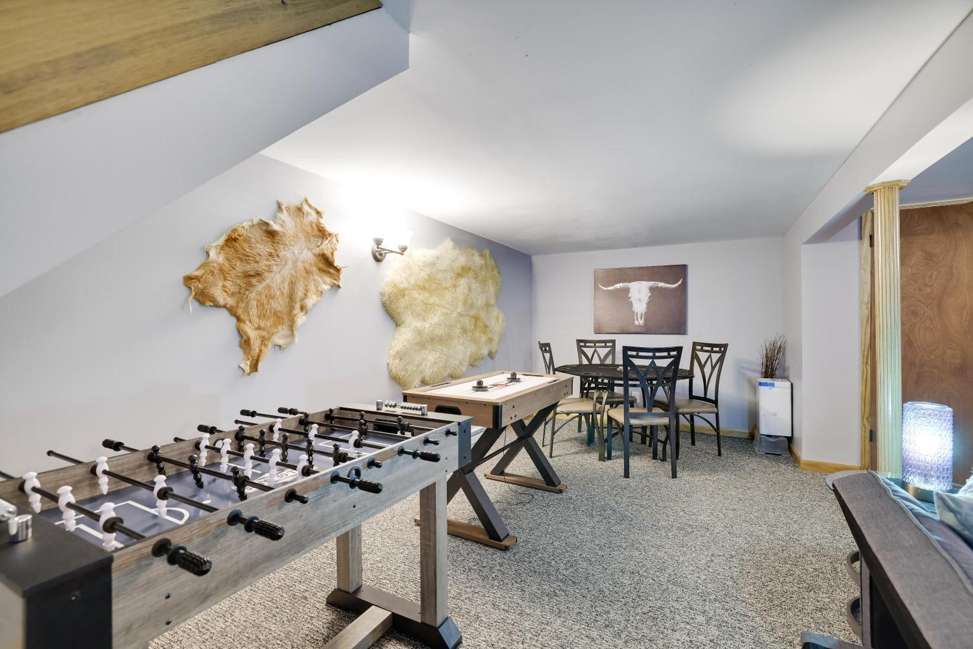 Chic And Stylish Home Hot Tub,4 Bedrooms, Game Movie Room, Firepit, Arcades, Playground On Site 2 Min Walk From Pool And Lake Tobyhanna Bagian luar foto