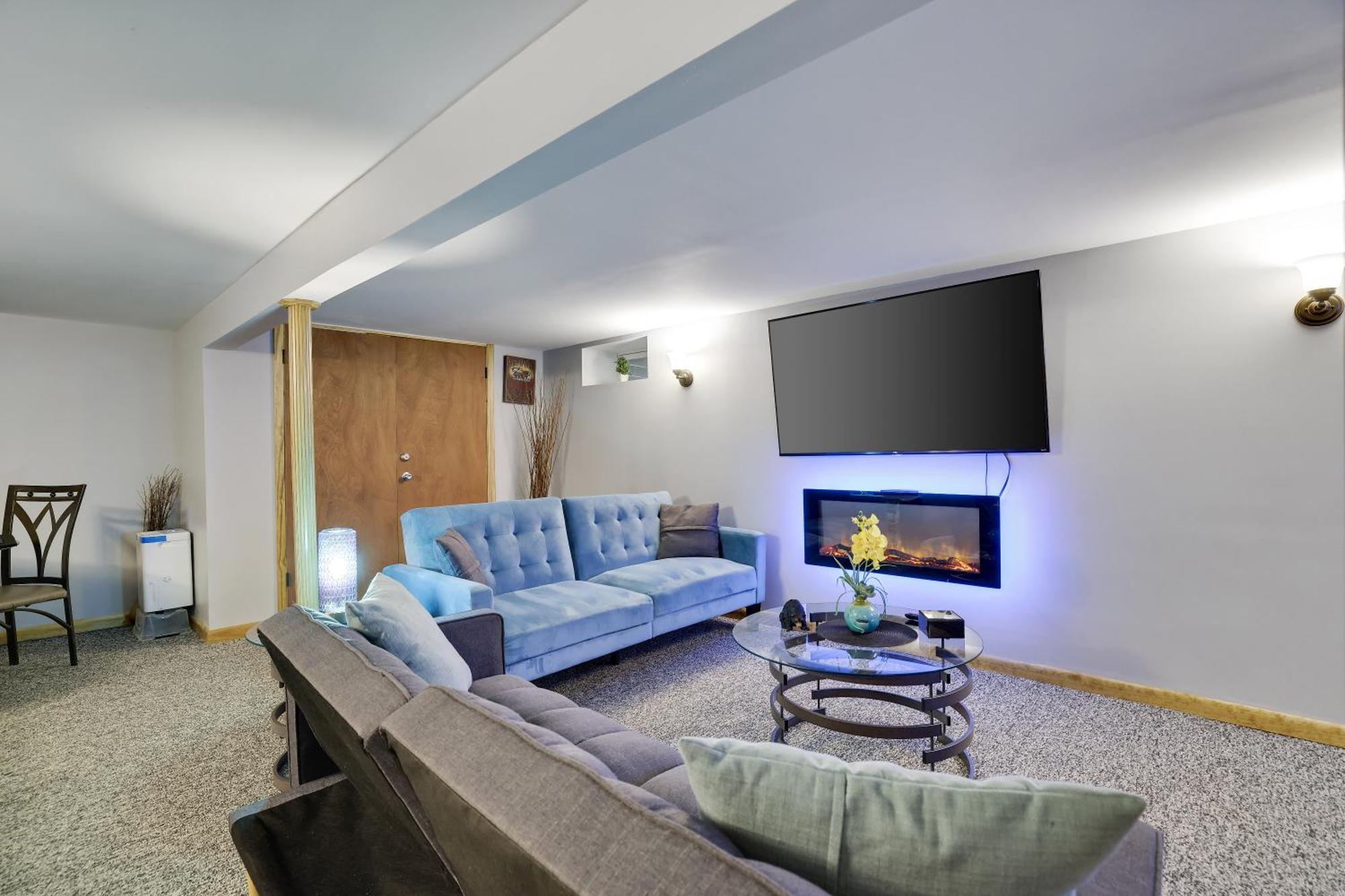 Chic And Stylish Home Hot Tub,4 Bedrooms, Game Movie Room, Firepit, Arcades, Playground On Site 2 Min Walk From Pool And Lake Tobyhanna Bagian luar foto