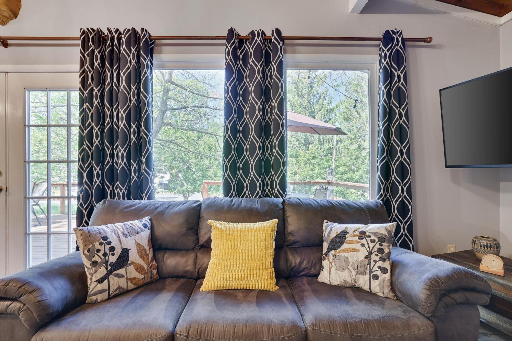 Chic And Stylish Home Hot Tub,4 Bedrooms, Game Movie Room, Firepit, Arcades, Playground On Site 2 Min Walk From Pool And Lake Tobyhanna Bagian luar foto