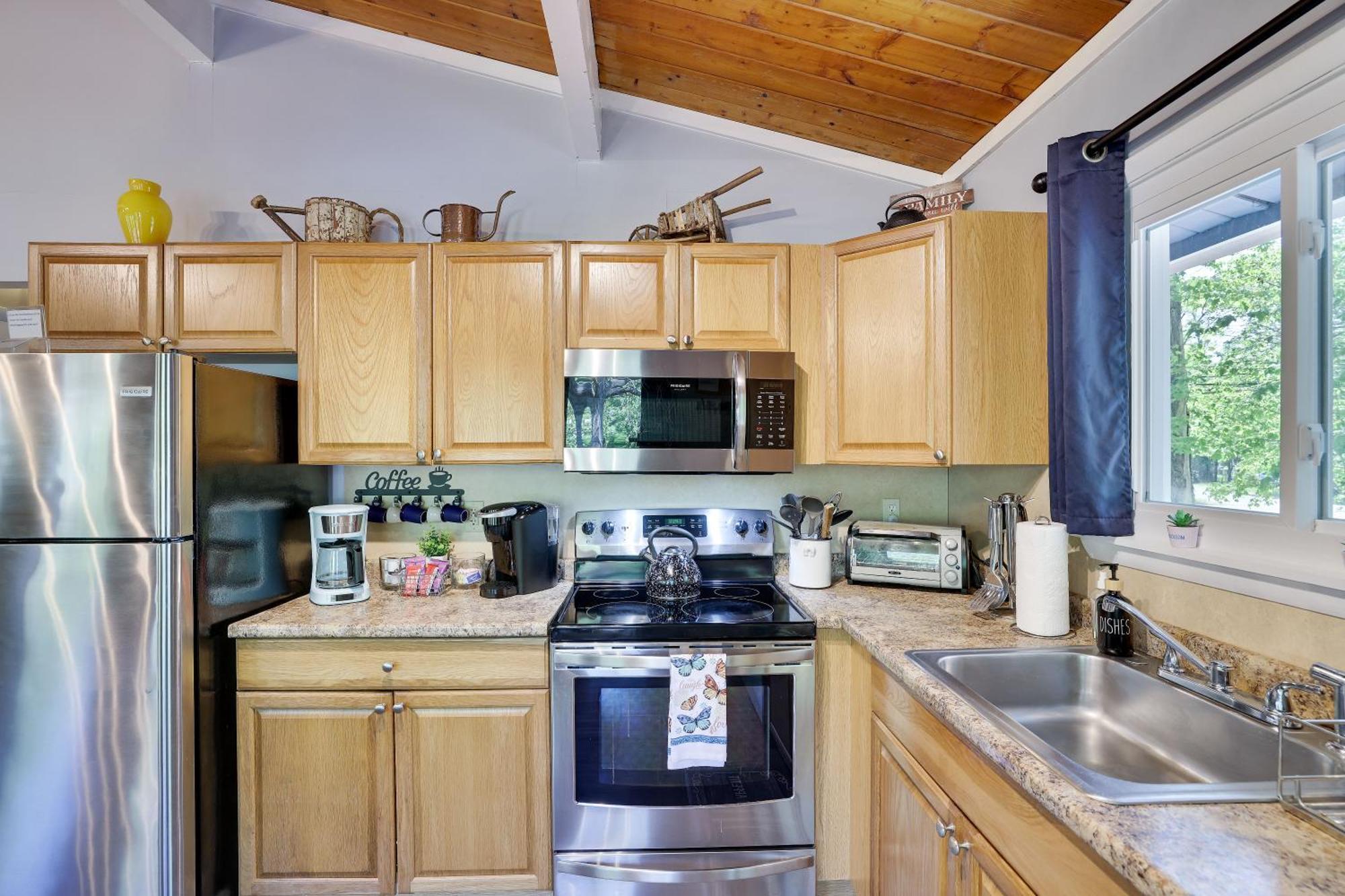 Chic And Stylish Home Hot Tub,4 Bedrooms, Game Movie Room, Firepit, Arcades, Playground On Site 2 Min Walk From Pool And Lake Tobyhanna Bagian luar foto